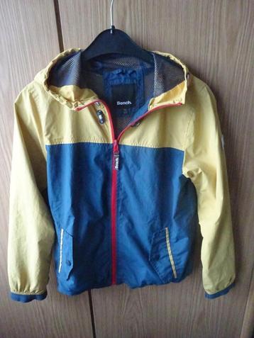 BENCH windjack maat 152 zeer licht voor meisjes of jongens beschikbaar voor biedingen