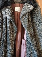 Lange Bontmantel in imitatie ASTRAKAN.         Maat38/40, Enlèvement ou Envoi, Comme neuf, Taille 38/40 (M)
