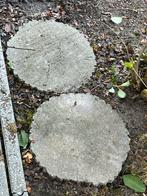 Twee ronde stenen met gekartelde randen, Tuin en Terras, Ophalen, Gebruikt