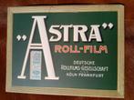 vintage karton reclamebord ASTRA filmrolletjes, Ophalen of Verzenden, Zo goed als nieuw, Reclamebord