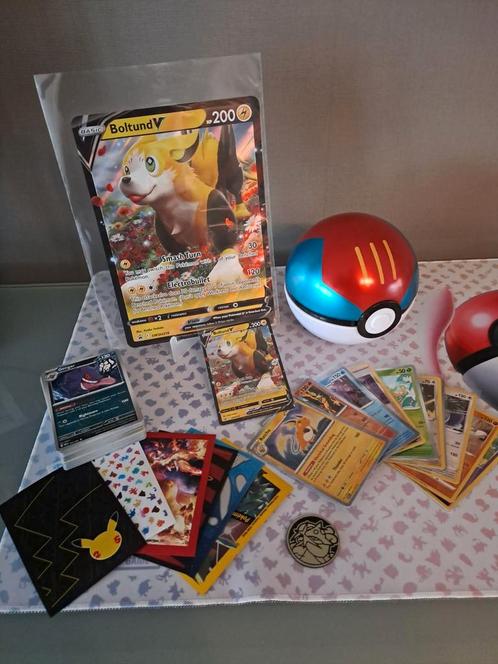 Pokéball met pokémon kaarten!, Hobby en Vrije tijd, Verzamelkaartspellen | Pokémon, Zo goed als nieuw, Ophalen of Verzenden
