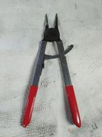 Pince à circlips Facom à crémaillère, Enlèvement