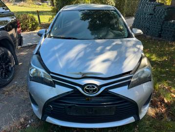 Toyota Yaris 1.3i benzine - 2016*54000KM - ONGEVALWAGEN beschikbaar voor biedingen