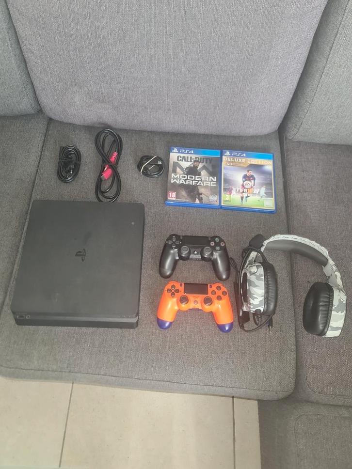 Playstation 4 Slim 1TB | 2 Controllers | 2 Games | Headset, Games en Spelcomputers, Spelcomputers | Sony PlayStation 5, Zo goed als nieuw