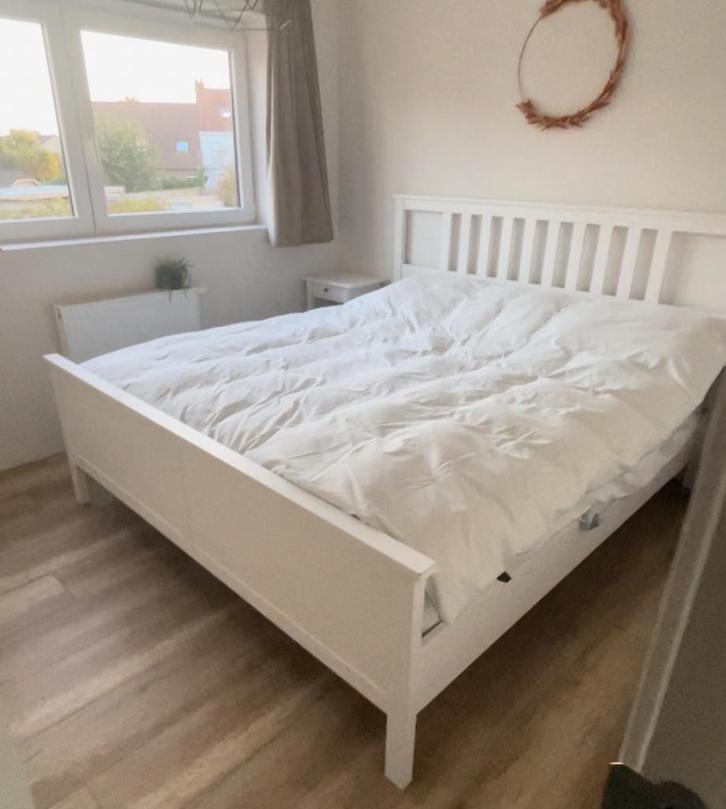 Wit houten bed zonder matras 180x200cm, Huis en Inrichting, Slaapkamer | Bedden, Gebruikt, Tweepersoons, 180 cm, 200 cm, Hout