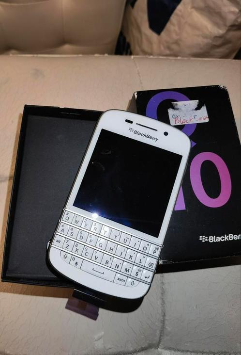 Nieuw compleet blackberry q10 whit edition   whatsapp is he, Telecommunicatie, Mobiele telefoons | Hoesjes en Screenprotectors | Blackberry