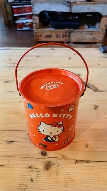Super mooie vintage blikken, blikken doos Hello Kitty Sanrio beschikbaar voor biedingen