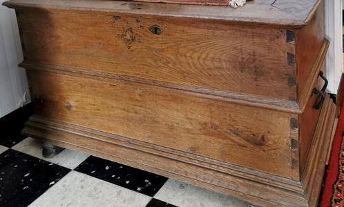Eeuwenoude massief eikenhouten kist — 18e/19e eeuw, Antiek en Kunst, Antiek | Meubels | Kasten, Ophalen