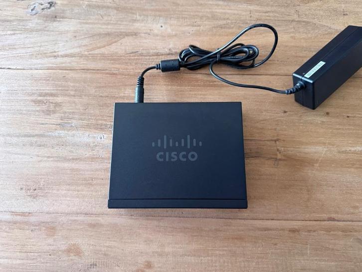 Cisco SG110D-08HP POE switch, Computers en Software, Netwerk switches, Zo goed als nieuw, Ophalen of Verzenden
