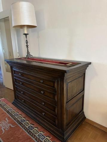 Massief houten dressoir, klassieke stijl! beschikbaar voor biedingen