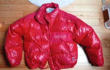 Glanzend rood jack van Millet  beschikbaar voor biedingen