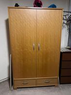 stevige houten kleerkast met veel opbergruimte, Huis en Inrichting, Kasten | Kleerkasten, Ophalen, Zo goed als nieuw