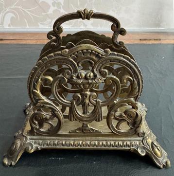 Art Nouveau Brievenhouder beschikbaar voor biedingen