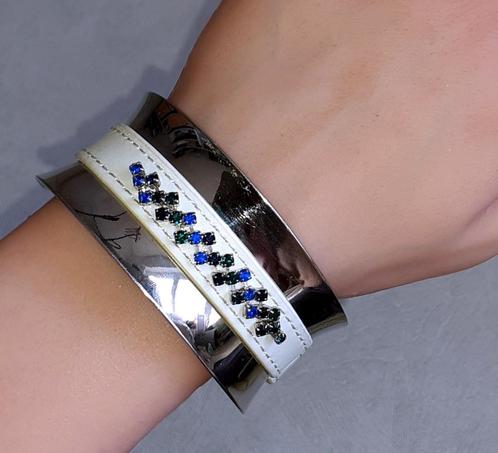 cuff armband Victoria wit en zilver en leder met blauwe en g, Bijoux, Sacs & Beauté, Bracelets, Neuf, Acier, Bleu, Avec strass
