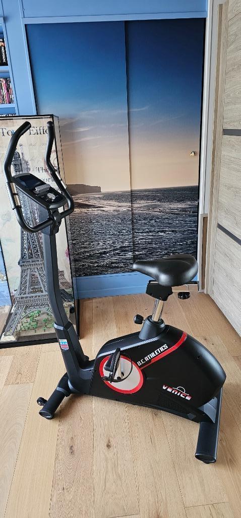 hometrainer met digitaal scherm, Sport en Fitness, Fitnessapparatuur, Zo goed als nieuw, Hometrainer, Benen, Kunststof, Ophalen