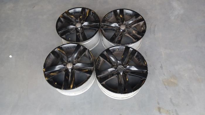 Kit jantes sport d'un Audi A1, Autos : Pièces & Accessoires, Pneus & Jantes, Véhicule de tourisme, Utilisé, 3 mois de garantie