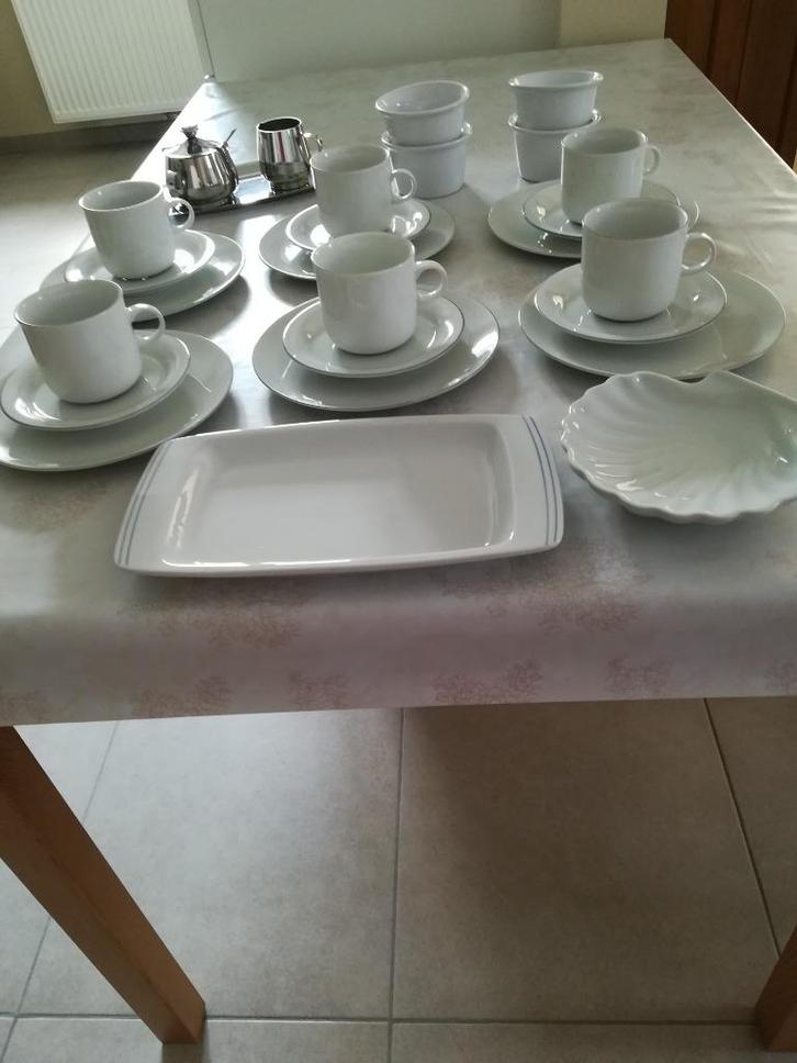 tassen en ondertassen broodplankjes schotels, Huis en Inrichting, Keuken | Servies, Zo goed als nieuw, Kop(pen) en/of Schotel(s)
