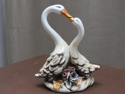 Vintage beeldje koppel zwanen porselein Italie, Antiek en Kunst, Antiek | Porselein, Ophalen of Verzenden