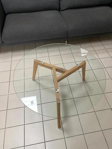 Glazen salontafel beschikbaar voor biedingen