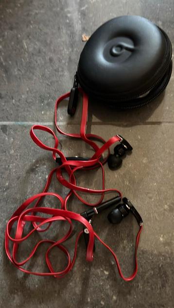 Beats oordopjes met kabel beschikbaar voor biedingen