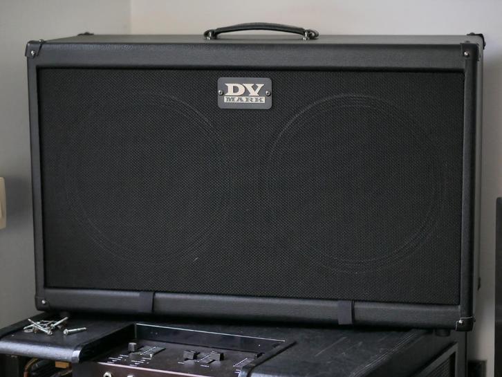 Ultralichte (12,4 kg) DV Mark Neoclassic 212 (300 W @8Ω), Muziek en Instrumenten, Versterkers | Bas en Gitaar, Zo goed als nieuw