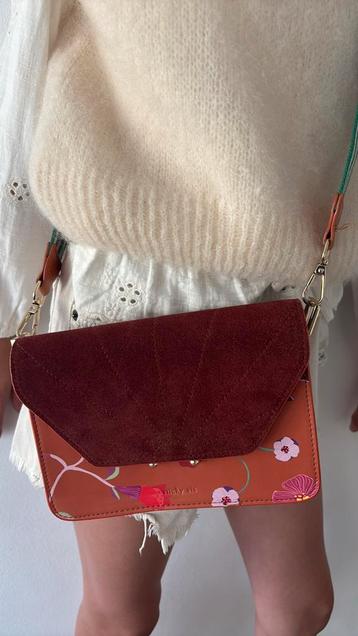 Sticky sis handtas beschikbaar voor biedingen