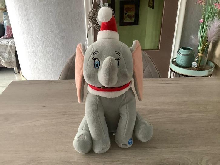 Disney Dumbo Kerst pluche character (Geluid) (32 cm), Kinderen en Baby's, Speelgoed | Knuffels en Pluche, Zo goed als nieuw, Olifant