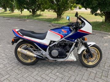 HONDA VF 750 F R15 INTERCEPTOR RIJDT PERFECT ! beschikbaar voor biedingen
