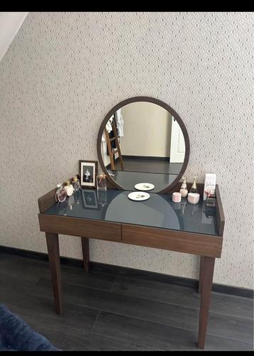Make-uptafel met spiegel in landelijke stijl beschikbaar voor biedingen