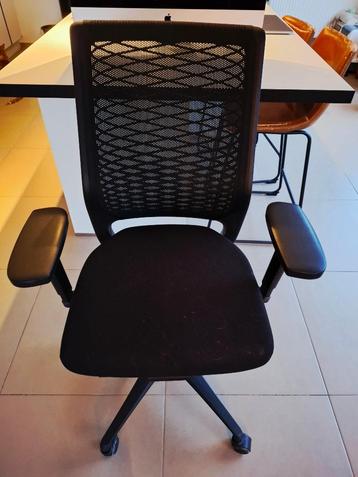 Ergonomische bureaustoel beschikbaar voor biedingen