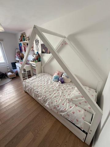 Prinsessen bed in hout – met extra bedlade (wit) beschikbaar voor biedingen