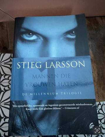 Stieg Larsson - Mannen die vrouwen haten beschikbaar voor biedingen