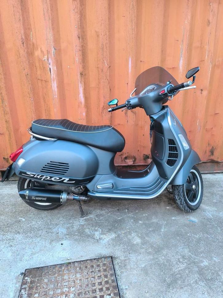 Vespa GTS SUPER SPORT 300 matgrijs, Fietsen en Brommers, Scooters | Vespa, Zo goed als nieuw, Ophalen
