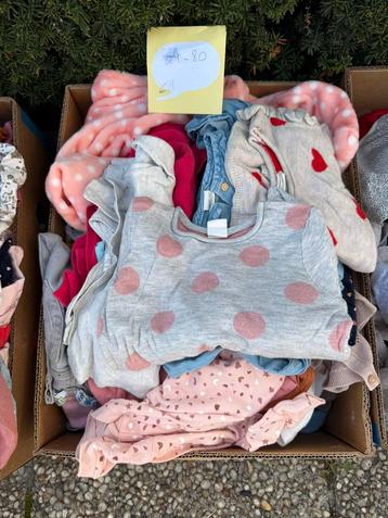 Hele doos (meisjes)kledij maat 80 beschikbaar voor biedingen