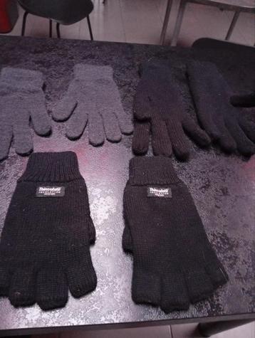 Diverse wollen handschoenen en wanten  beschikbaar voor biedingen