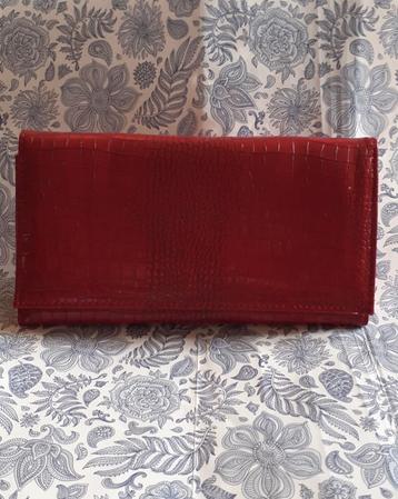 Porte feuille dame rouge  imitation croco 