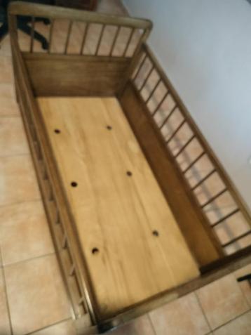 lit et chaise à manger enfant beschikbaar voor biedingen