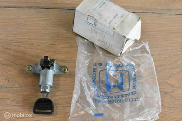 NOS Slot dashboardkastje jaren '80 Honda 66451-SA5-951 beschikbaar voor biedingen