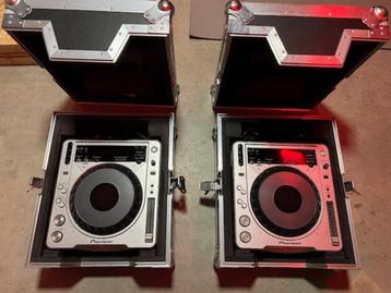 Dj set: 2x Pioneer CDJ-800 MK2 met flight case + Behringer D beschikbaar voor biedingen