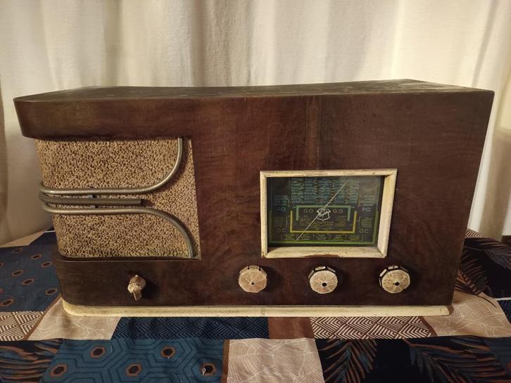 Oude franse radio, zoldervondst, Verzamelen, Elektronische Apparatuur, Audio en Video, Verzenden