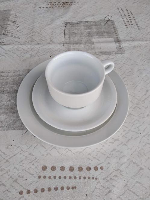 24 delig servies, Huis en Inrichting, Keuken | Servies, Nieuw, Kop(pen) en/of Schotel(s), Effen, Porselein, Ophalen of Verzenden