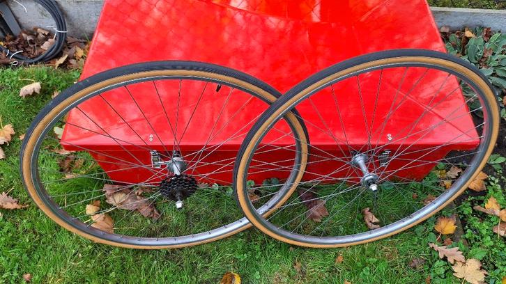 Zeer goede 28” retro wielset 5v. racefiets als nieuw banden, Fietsen en Brommers, Fietsonderdelen, Gebruikt, Racefiets, Wiel, Ophalen