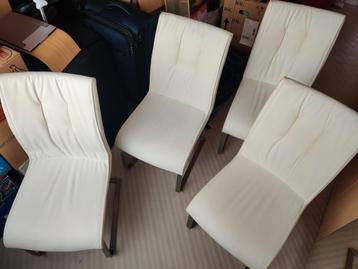 4 elegante en stijlvolle stoelen met gebruikssporen  beschikbaar voor biedingen