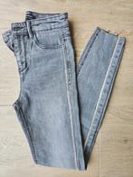 Grijze jeans met strass, Kleding | Dames, Ophalen of Verzenden, Nieuw, Grijs