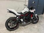 Kawasaki Z650 met Akrapovic uitlaat + extra's (bj 2022), Motoren, Motoren | Kawasaki, Bedrijf, Meer dan 35 kW, Overig, 650 cc