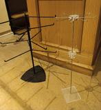 Bijouterierekjes, Ophalen