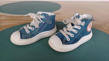 Kinderschoenen beschikbaar voor biedingen