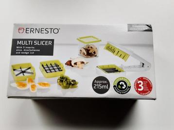 Keukengerei voor fruit- en groentesnijder beschikbaar voor biedingen