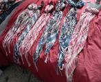 5 sjaals nieuw  1 roos met kleuren verkocht, Vêtements | Femmes, Bonnets, Écharpes & Gants, Enlèvement, Écharpe, Neuf