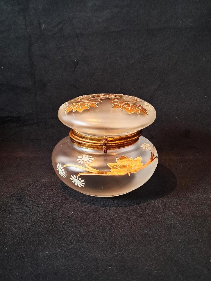 Art Nouveau Potje in Satijn Glas met Florale Emaille Decor, Antiek en Kunst, Antiek | Glaswerk en Kristal, Ophalen of Verzenden